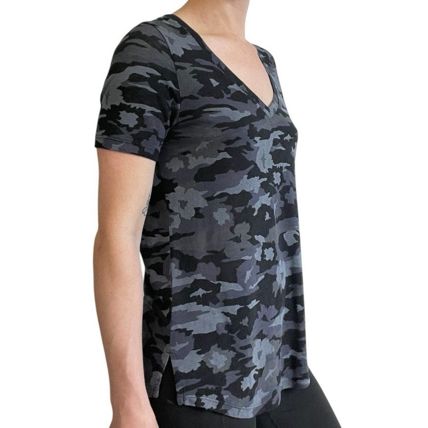 Athleta Grey & Black Camouflage Short Sleeve V-Neck Top