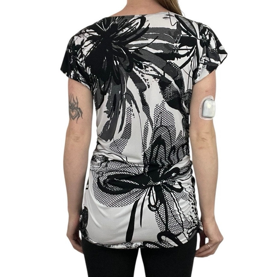 AB Studio Black and White Abstract Ruched Short Puff Sleeve Blouse