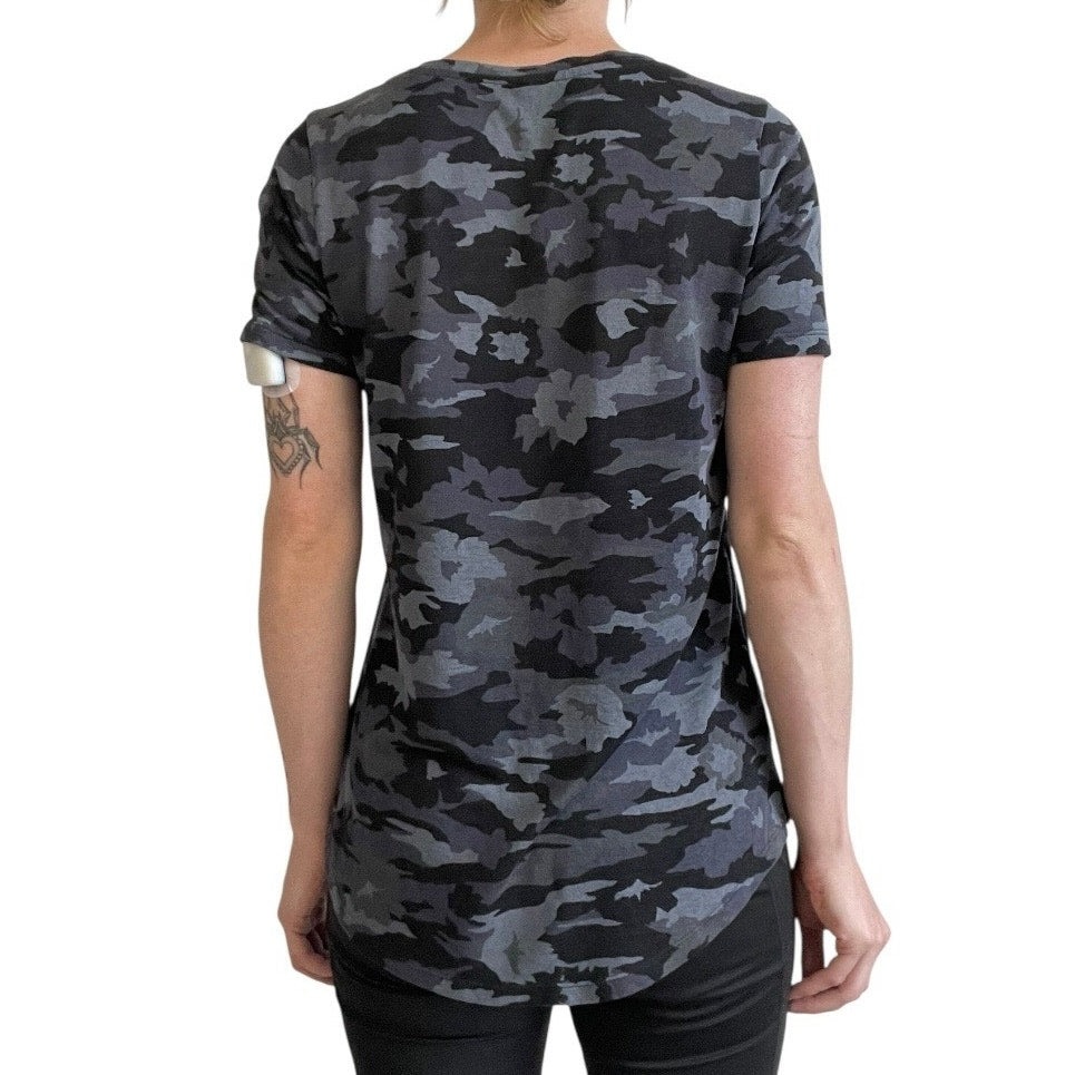 Athleta Grey & Black Camouflage Short Sleeve V-Neck Top
