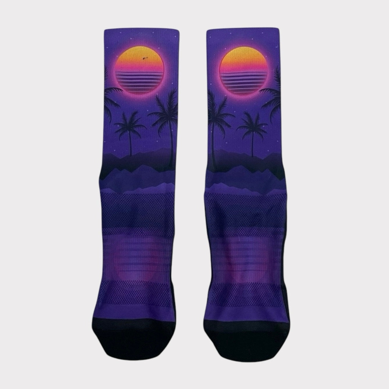 NWOT Undercover Mens Purple Tropical Palm Tree Scene Sunset Socks