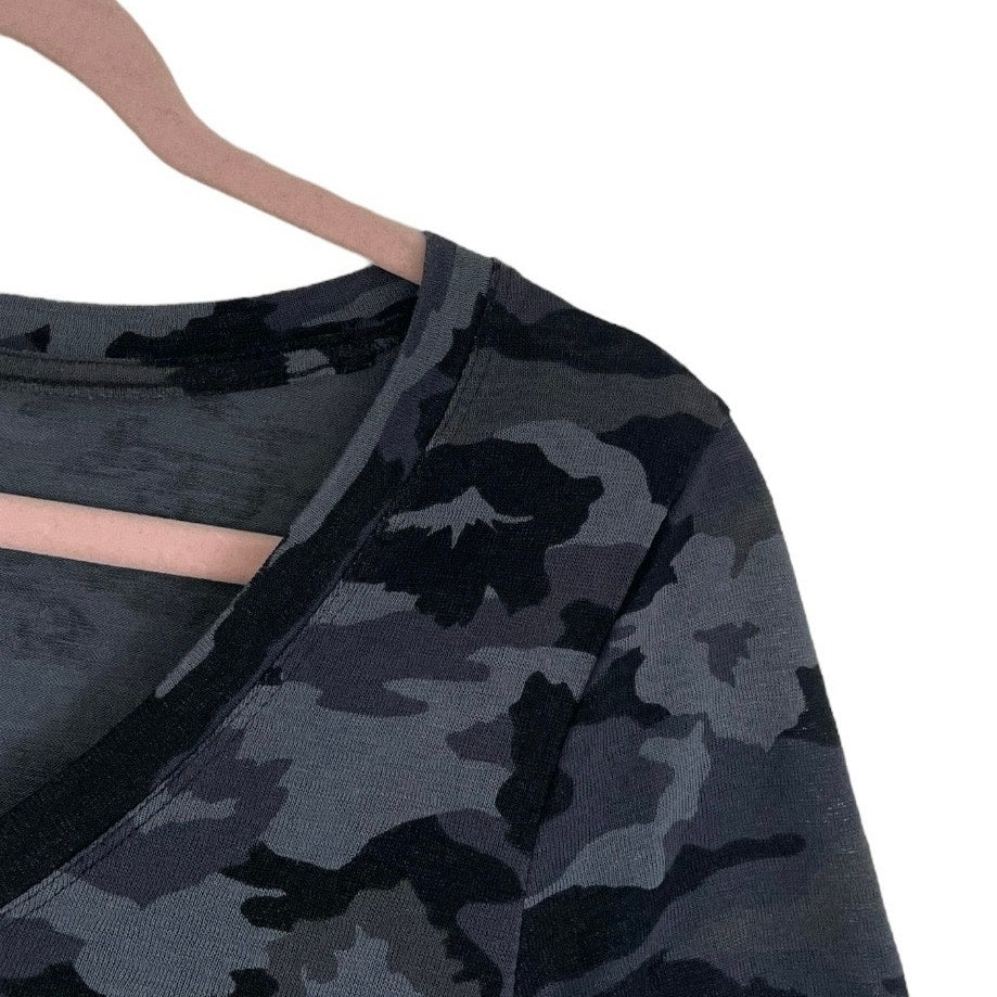 Athleta Grey & Black Camouflage Short Sleeve V-Neck Top