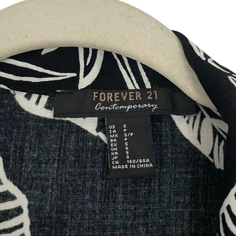 Forever 21 Black & White Tropical Print Button Down Shirt