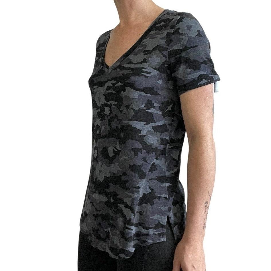 Athleta Grey & Black Camouflage Short Sleeve V-Neck Top