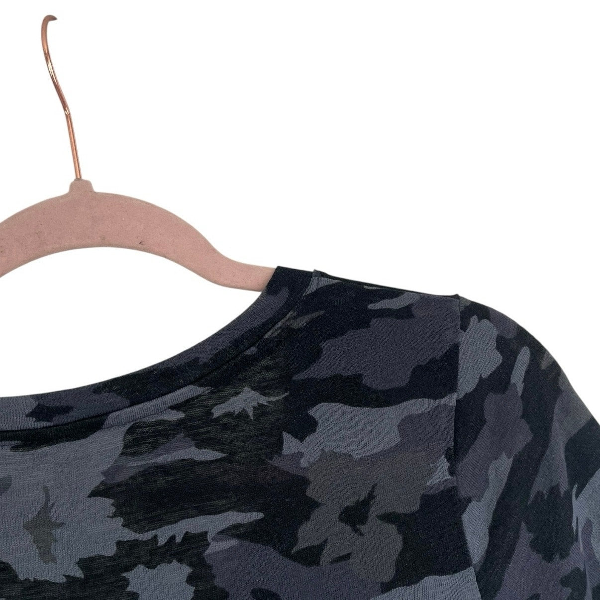 Athleta Grey & Black Camouflage Short Sleeve V-Neck Top