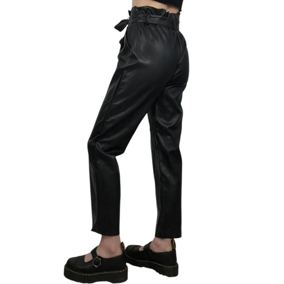 NWT Gilli Black Faux Leather High Rise Chicago Pant with Belt