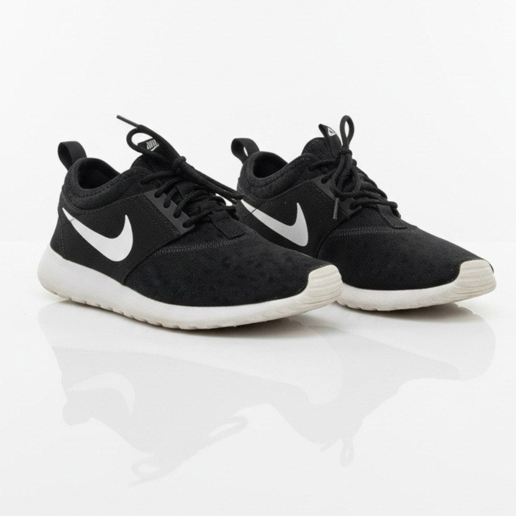 Nike Black & White Active Lace Up Lightweight Running Sneakers
