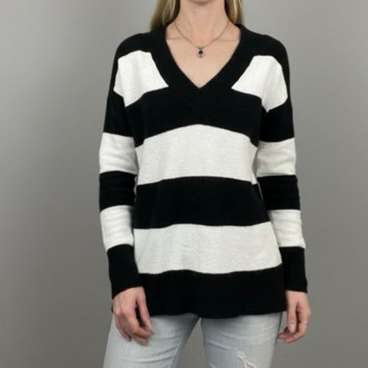 Halogen X Atlantic-Pacific Black & White Thick Striped V-Neck Knit Sweater