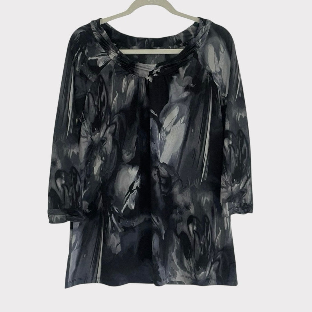 Daisy Fuentes Grey & Black Cropped Sleeve Ruched Neck Blouse