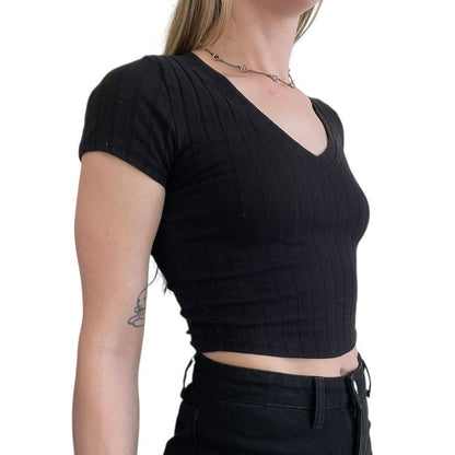 Bozzolo Black Ribbed Cropped V-Neck Short Sleeve Top