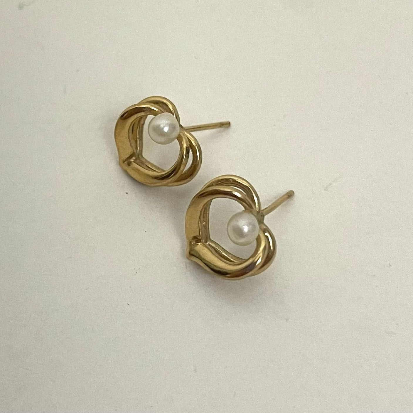 Vintage Gold Pearl Heart Stud Earrings