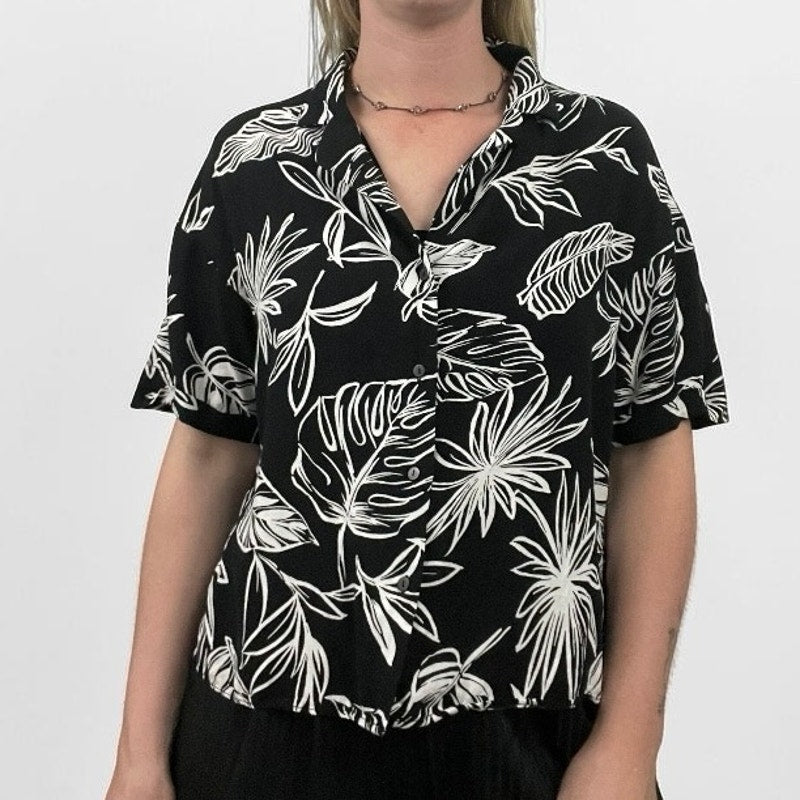 Forever 21 Black & White Tropical Print Button Down Shirt