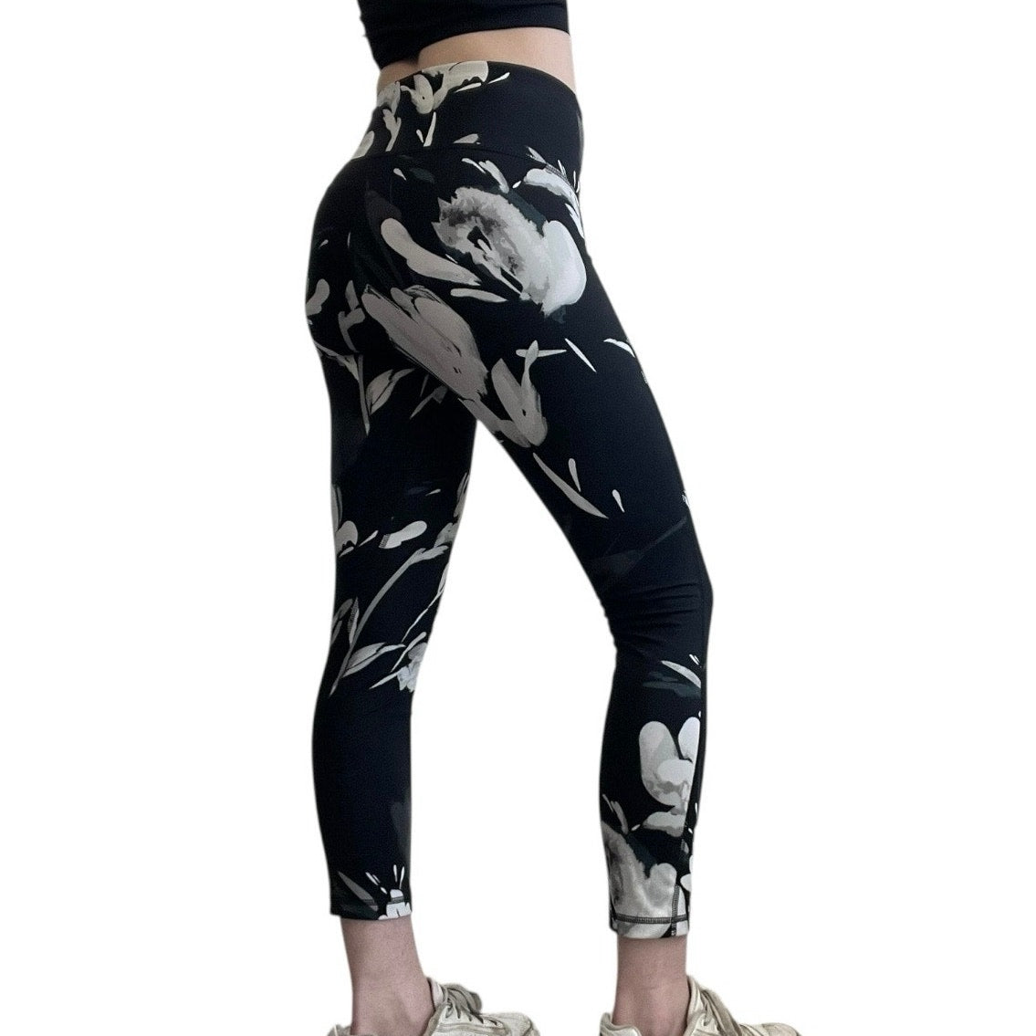 All In Motion Black & White Floral Active High Rise Leggings