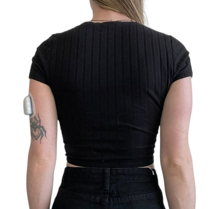 Bozzolo Black Ribbed Cropped V-Neck Short Sleeve Top