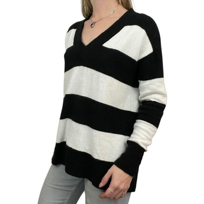 Halogen X Atlantic-Pacific Black & White Thick Striped V-Neck Knit Sweater