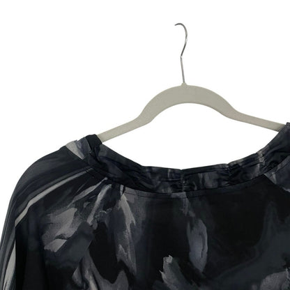 Daisy Fuentes Grey & Black Cropped Sleeve Ruched Neck Blouse