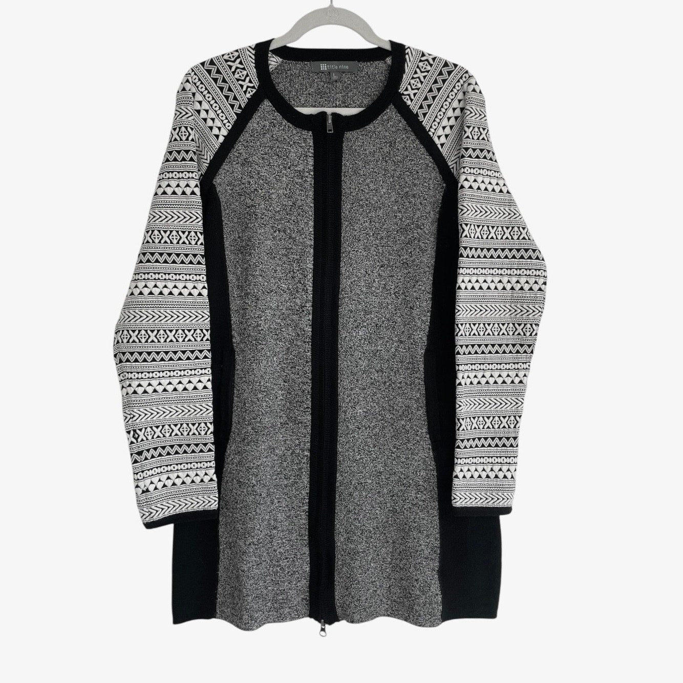Title Nine Black & White Geometric Print Zip Up Sweater Jacket