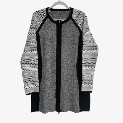 Title Nine Black & White Geometric Print Zip Up Sweater Jacket