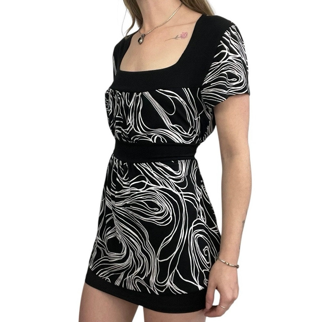 Julie's Closet Vintage Black & White Funky Short Sleeve Tie Back Blouse