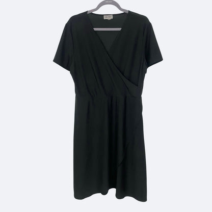 Star Vixen Black A-Line V-Neck Mini Dress