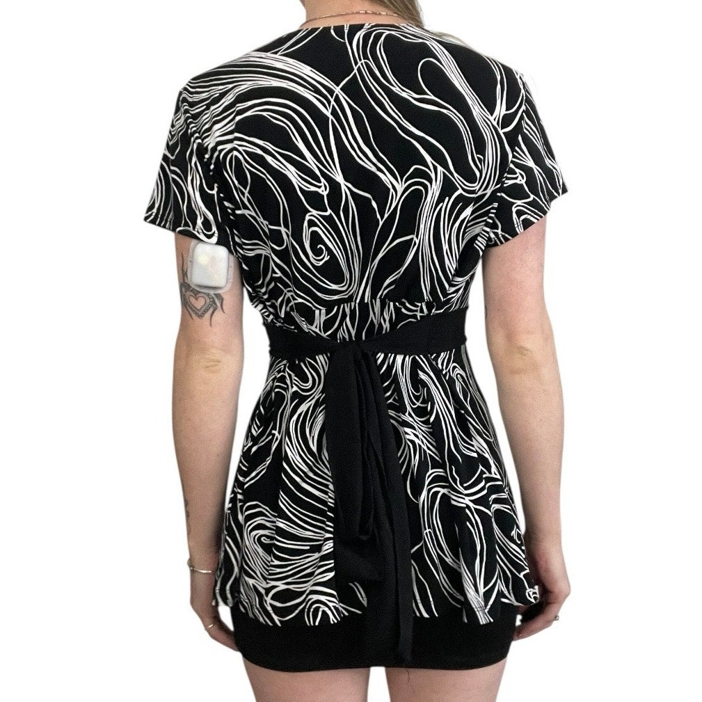 Julie's Closet Vintage Black & White Funky Short Sleeve Tie Back Blouse