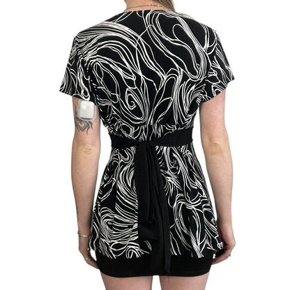 Julie's Closet Vintage Black & White Funky Short Sleeve Tie Back Blouse