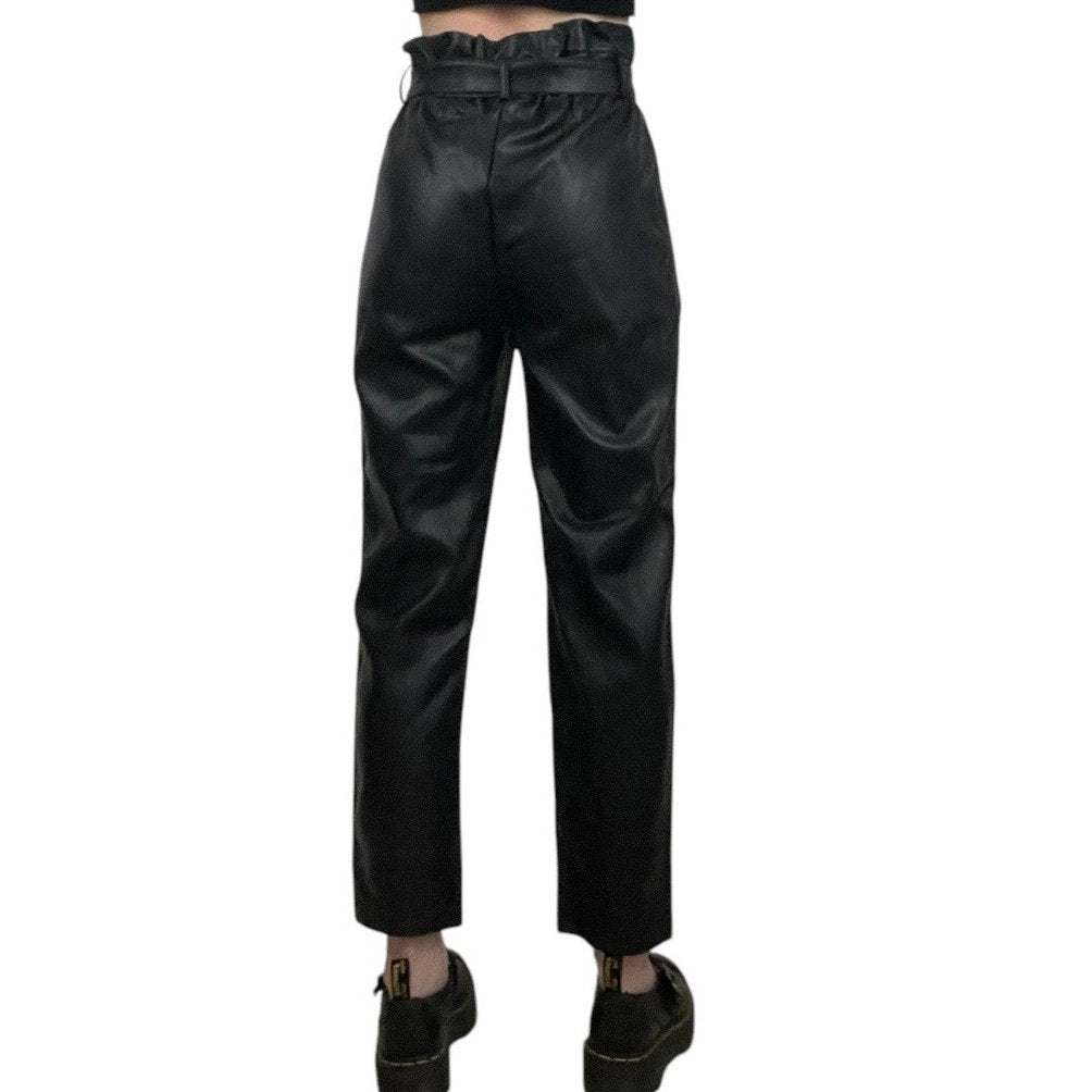 NWT Gilli Black Faux Leather High Rise Chicago Pant with Belt