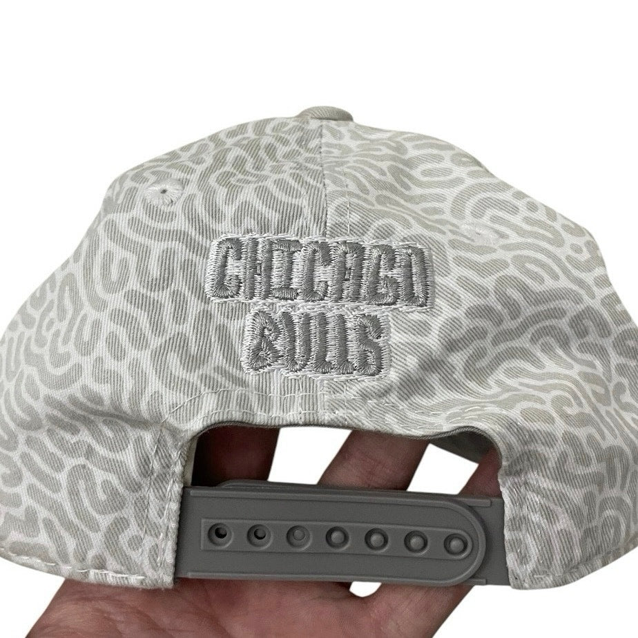 Chicago Bulls Lefty Out There 2018/19 Artist Series Grey Snapback Hat