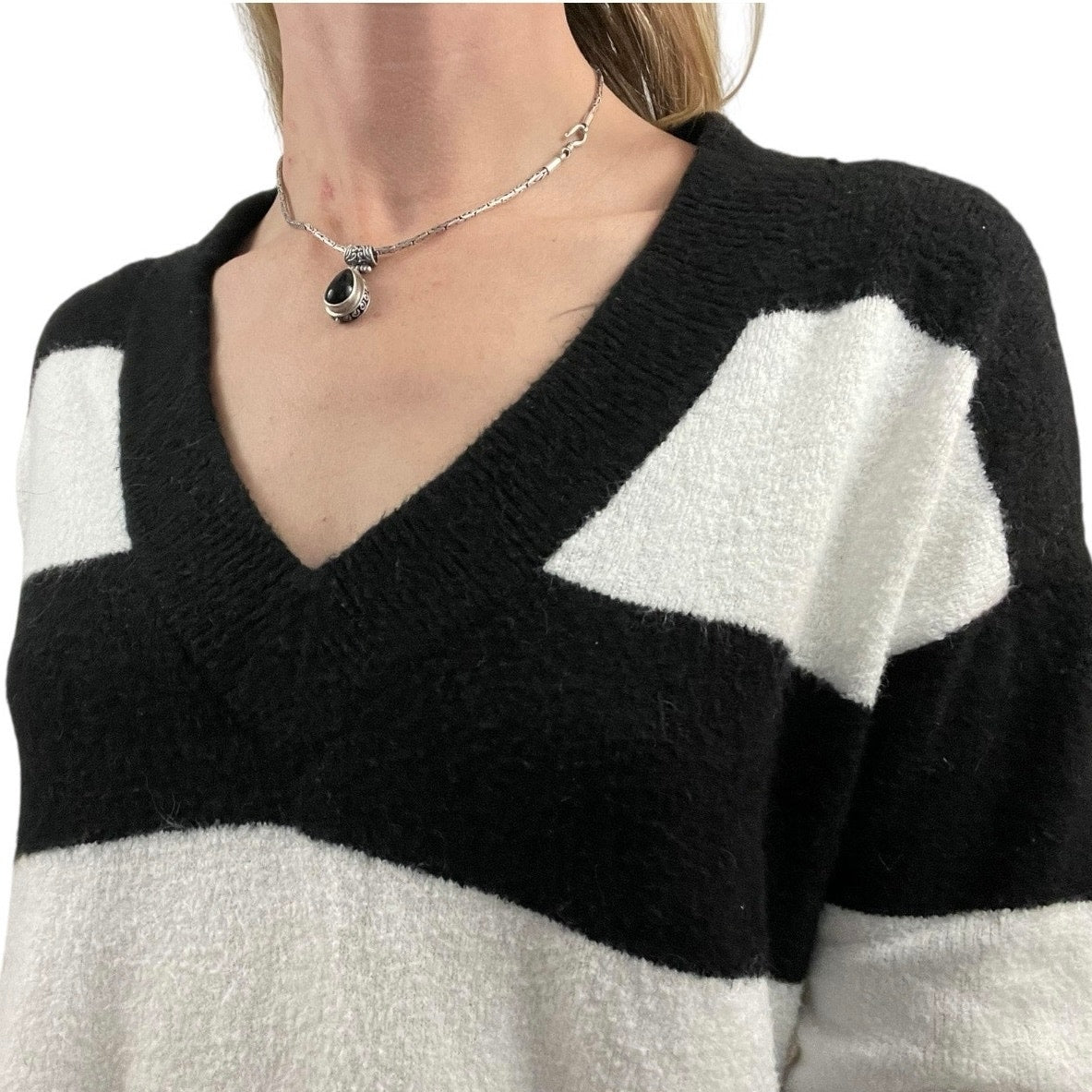 Halogen X Atlantic-Pacific Black & White Thick Striped V-Neck Knit Sweater