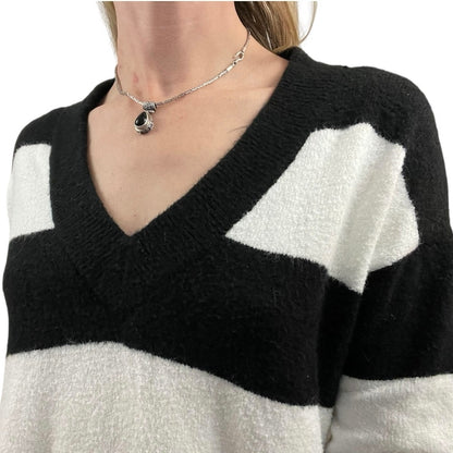 Halogen X Atlantic-Pacific Black & White Thick Striped V-Neck Knit Sweater