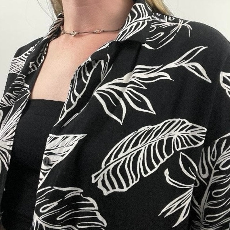 Forever 21 Black & White Tropical Print Button Down Shirt