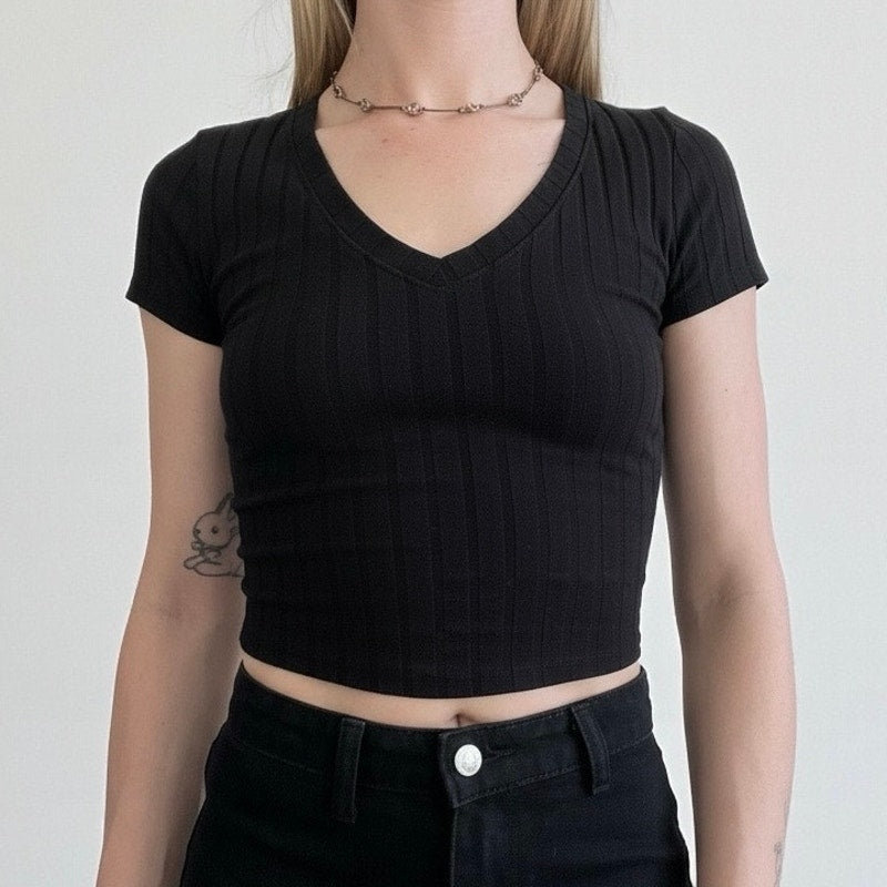 Bozzolo Black Ribbed Cropped V-Neck Short Sleeve Top