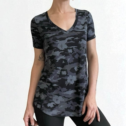 Athleta Grey & Black Camouflage Short Sleeve V-Neck Top