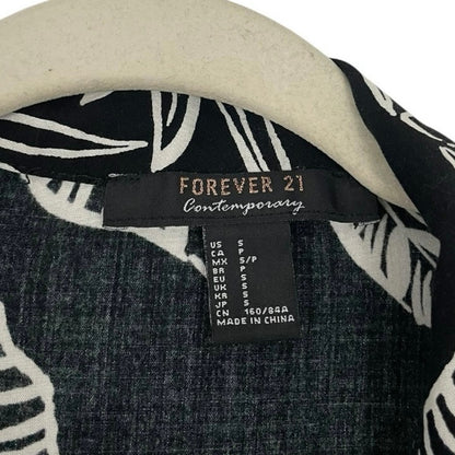 Forever 21 Black & White Tropical Print Button Down Shirt