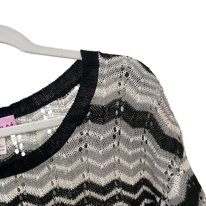 Vintage ...At Last Black & Grey Zig-Zag Striped Cropped Sleeve Knit Blouse