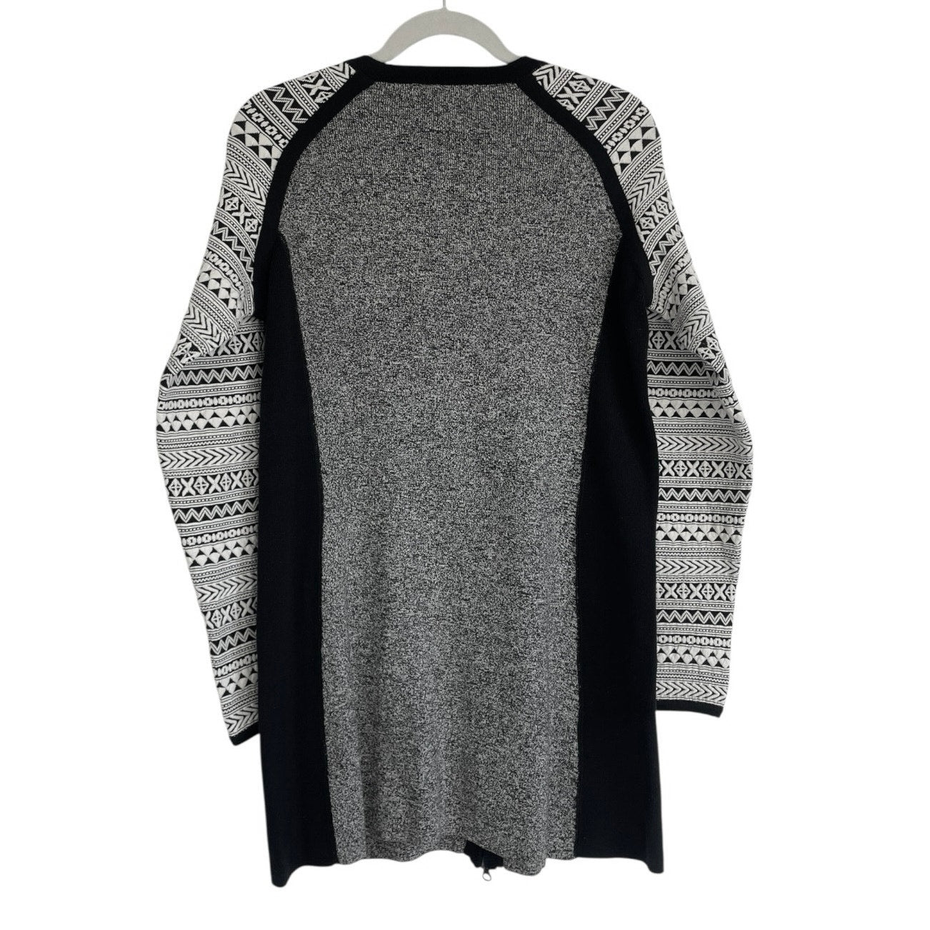 Title Nine Black & White Geometric Print Zip Up Sweater Jacket