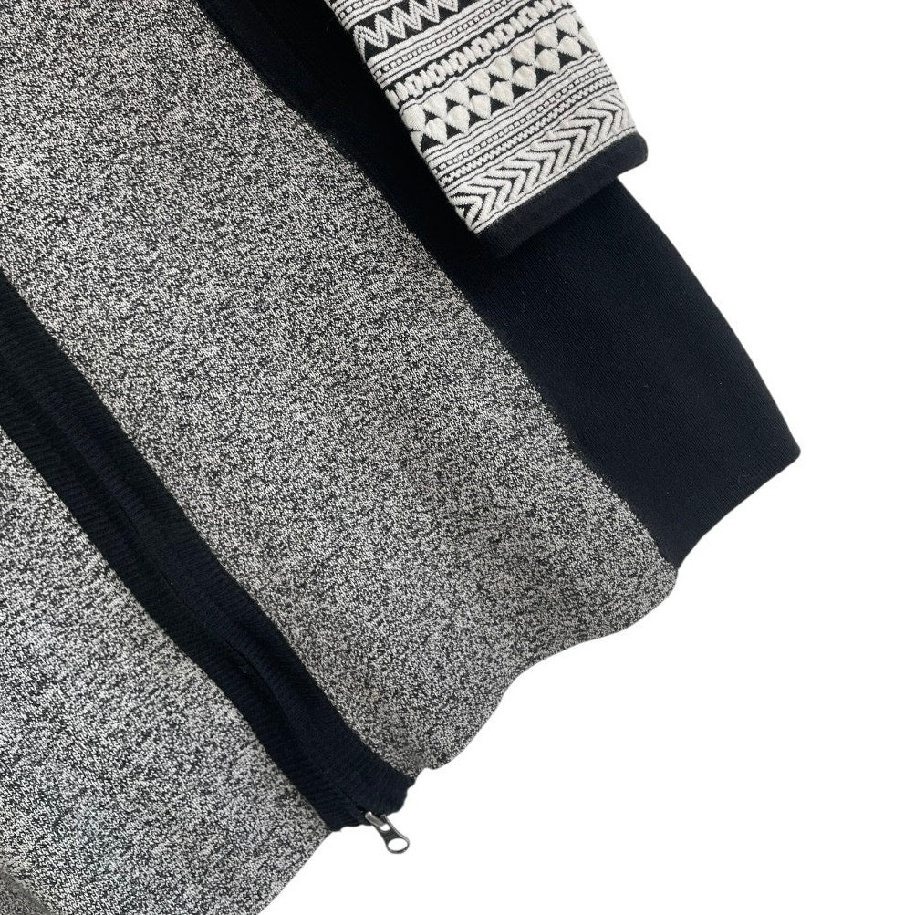 Title Nine Black & White Geometric Print Zip Up Sweater Jacket