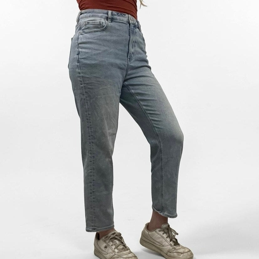 American Eagle Light Wash Stretch Mom Straight Leg High Rise Jeans