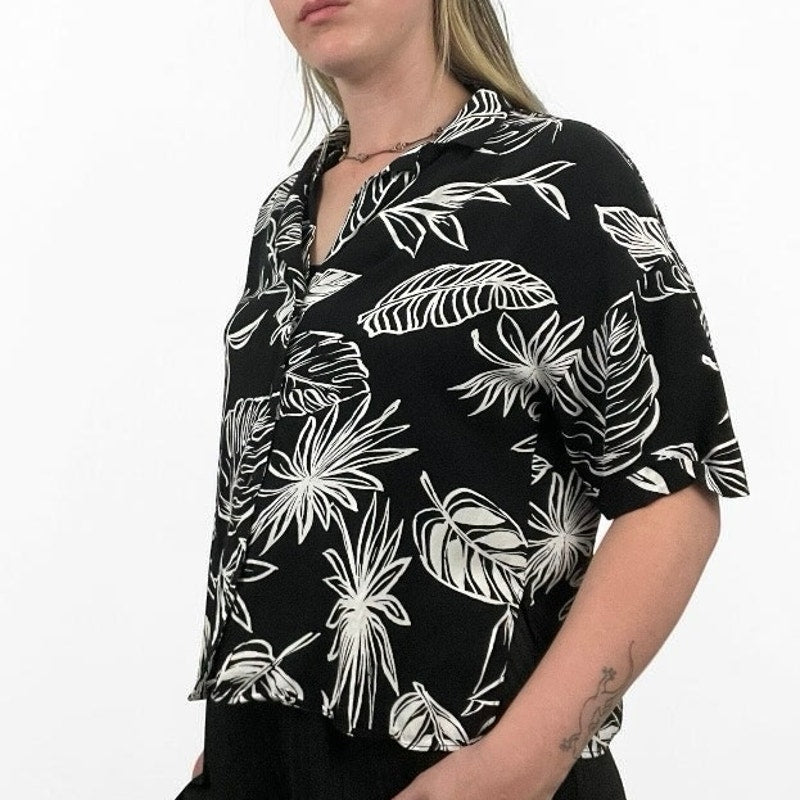 Forever 21 Black & White Tropical Print Button Down Shirt
