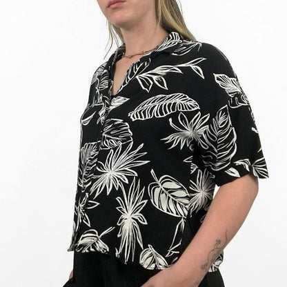 Forever 21 Black & White Tropical Print Button Down Shirt