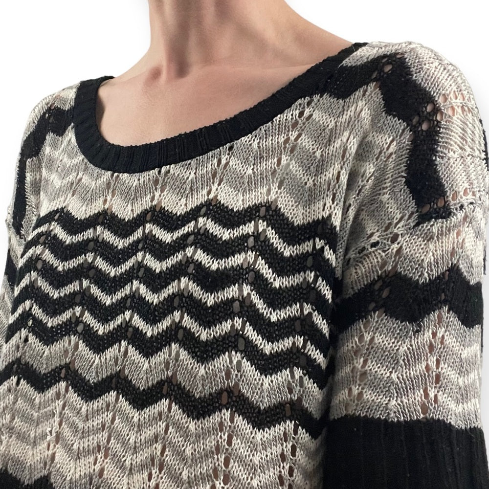 At Last Vintage Black and White Knit Half Sleeve Blouse